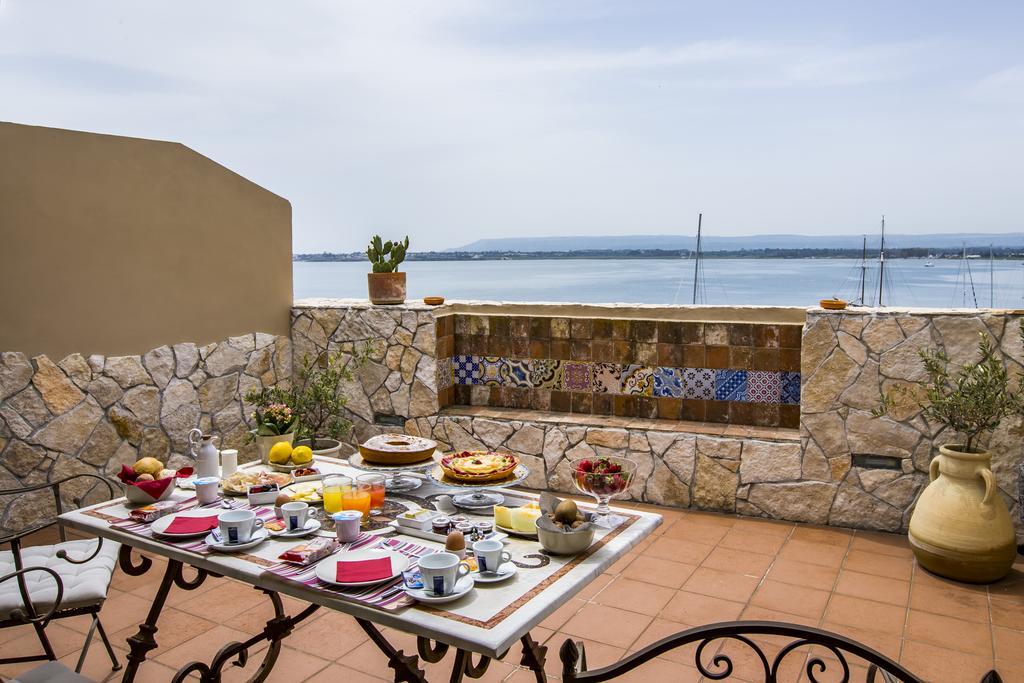 Bed and Breakfast Palazzo Giunta - Porta Marina Ortigia Syracuse Exterior foto
